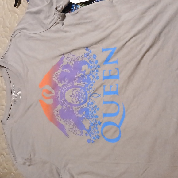 Time and Tru Tops - Queen ROCK Band T-shirt. Dove Grey